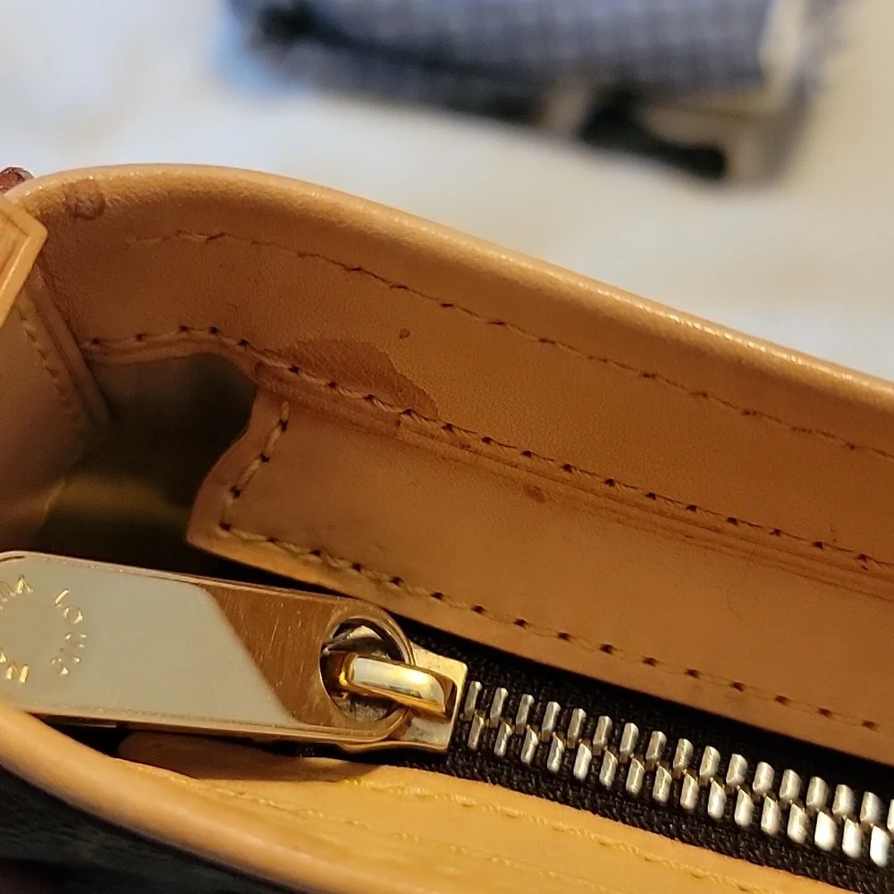 Louis Vuitton Hudson Crossbody Bag - Picture 7 of 16